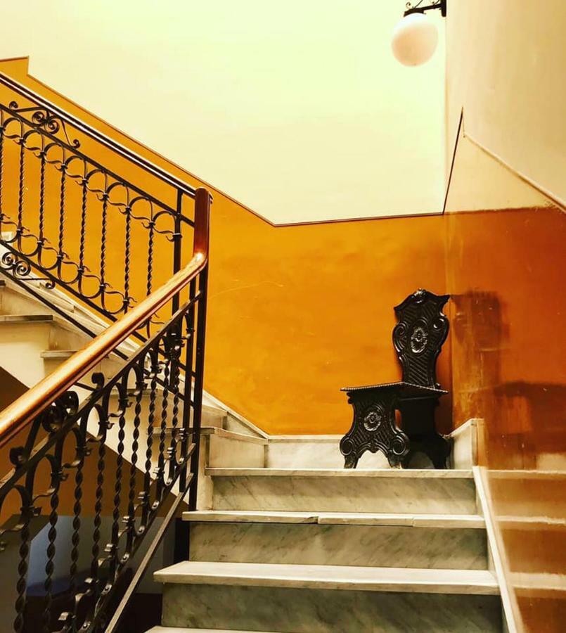 B&B Charme Centre-Ville Artistic & Literary Rooms ปาแลร์โม ภายนอก รูปภาพ