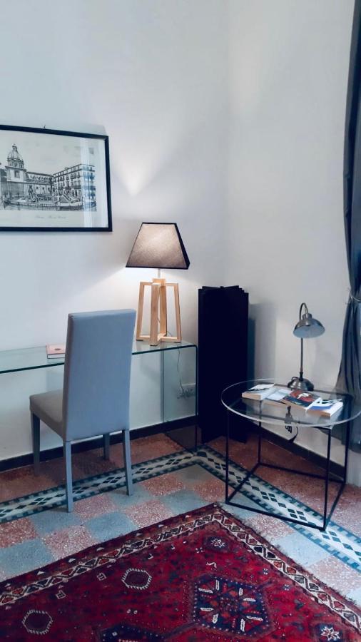 B&B Charme Centre-Ville Artistic & Literary Rooms ปาแลร์โม ภายนอก รูปภาพ